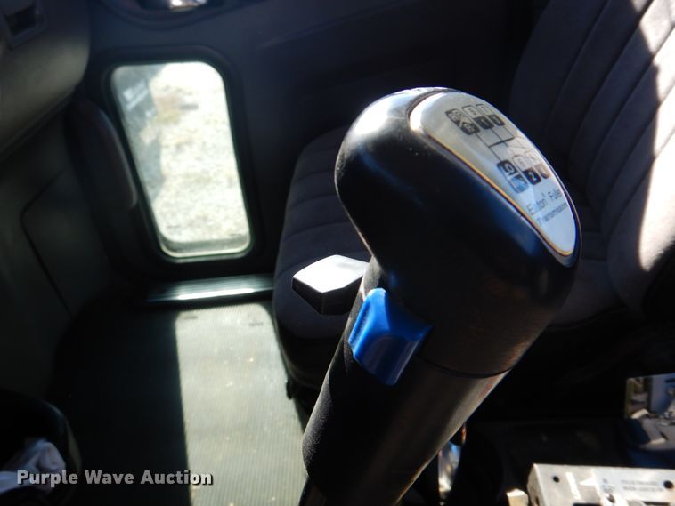 image for item L1395 2012 Peterbilt 365  semi truck