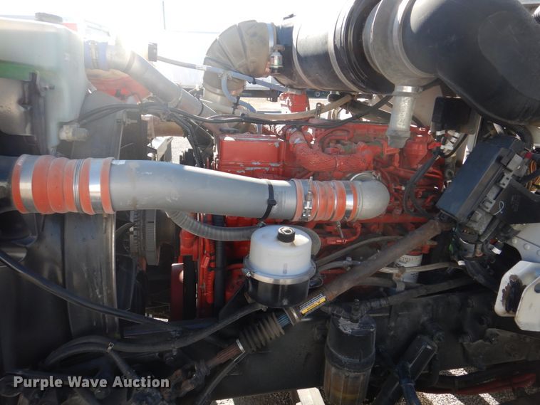 image for item L1395 2012 Peterbilt 365  semi truck