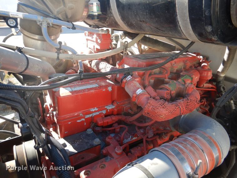 image for item L1395 2012 Peterbilt 365  semi truck