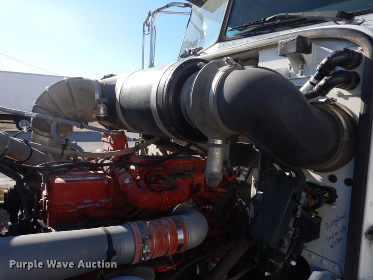 image for item L1395 2012 Peterbilt 365  semi truck