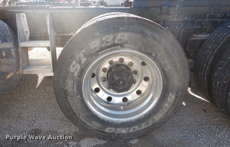 image for item L1395 2012 Peterbilt 365  semi truck