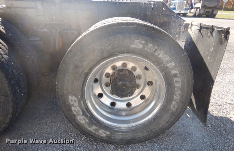 image for item L1395 2012 Peterbilt 365  semi truck