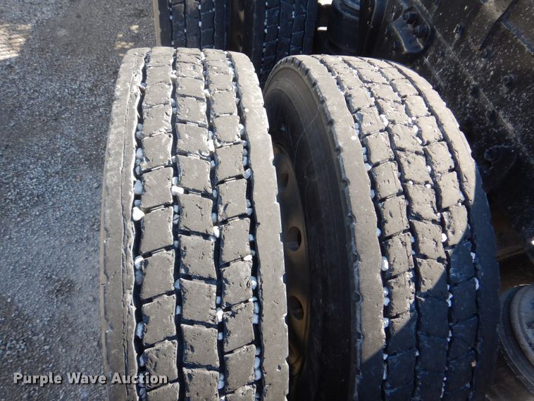 image for item L1395 2012 Peterbilt 365  semi truck