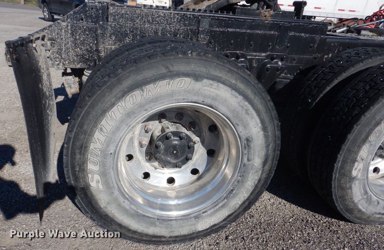 image for item L1395 2012 Peterbilt 365  semi truck