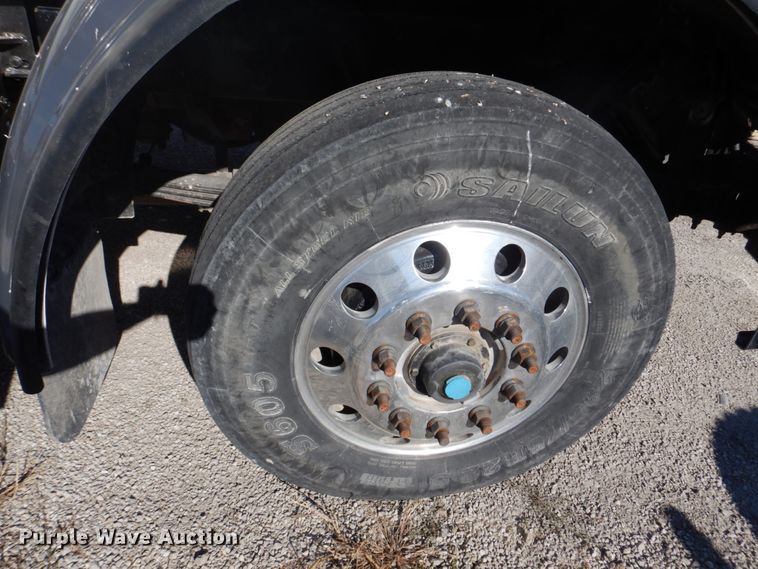 image for item L1395 2012 Peterbilt 365  semi truck