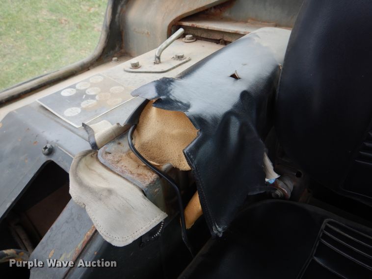 image for item DH8050 1988 Fiat-Allis 14C  dozer