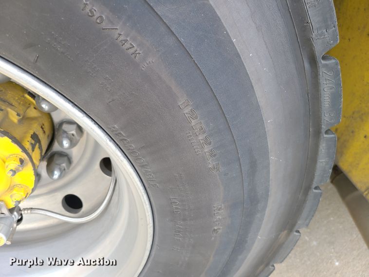 image for item DJ1517 1999 Pierce  fire truck