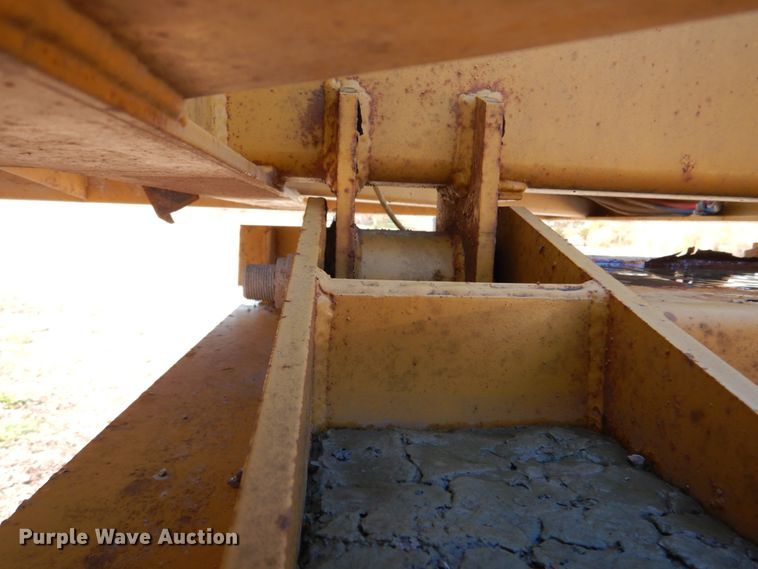 image for item DK1363 2009 Corn Belt S-3002  bottom dump trailer