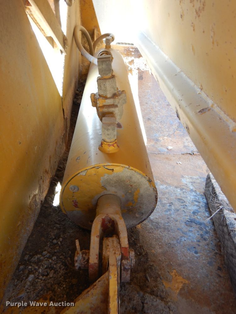 image for item DK1363 2009 Corn Belt S-3002  bottom dump trailer