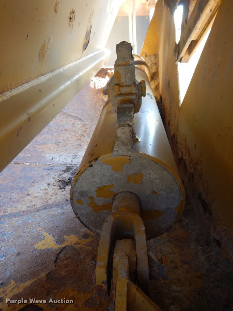 image for item DK1363 2009 Corn Belt S-3002  bottom dump trailer