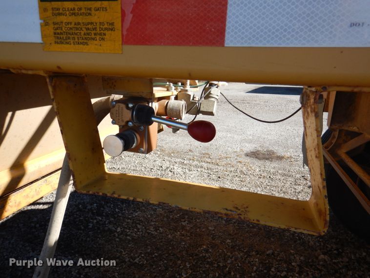 image for item DK1363 2009 Corn Belt S-3002  bottom dump trailer