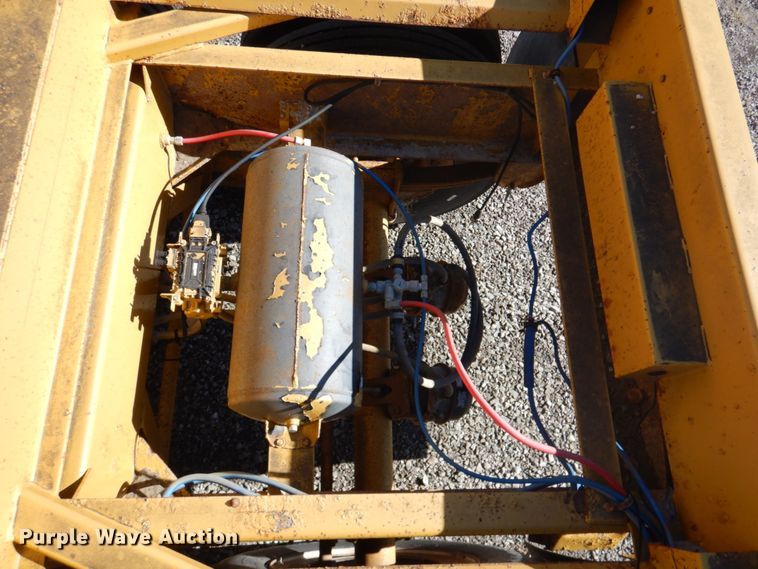 image for item DK1363 2009 Corn Belt S-3002  bottom dump trailer