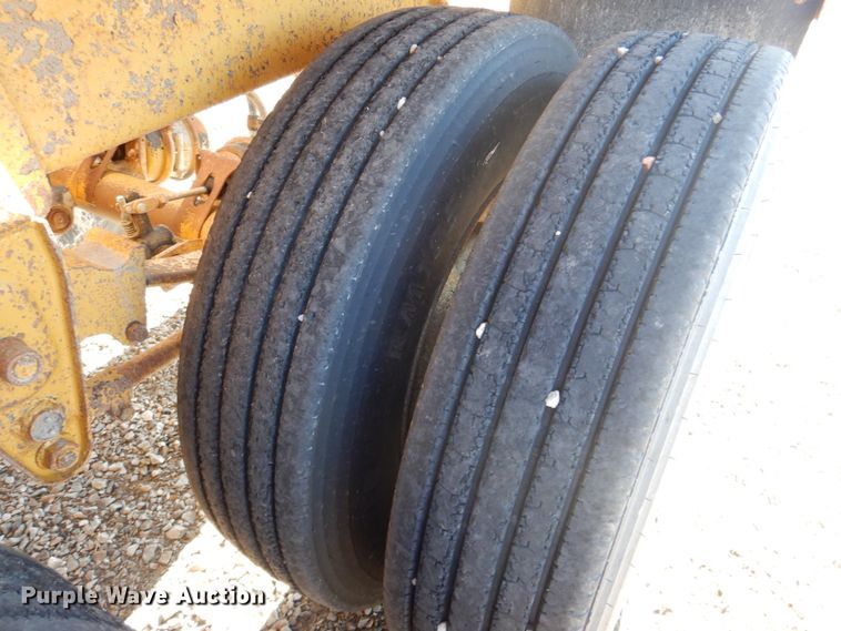 image for item DK1363 2009 Corn Belt S-3002  bottom dump trailer