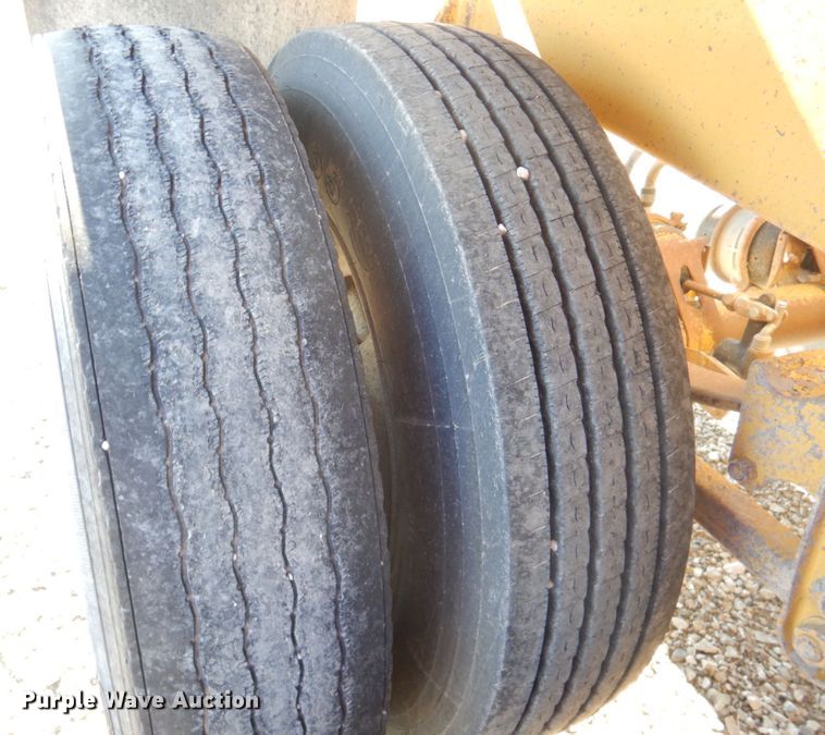 image for item DK1363 2009 Corn Belt S-3002  bottom dump trailer