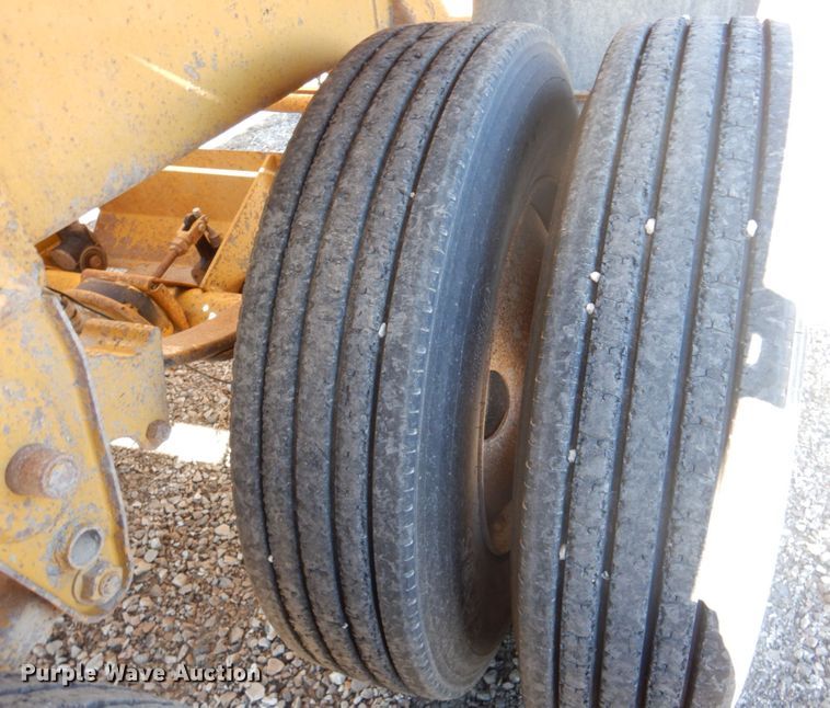 image for item DK1363 2009 Corn Belt S-3002  bottom dump trailer