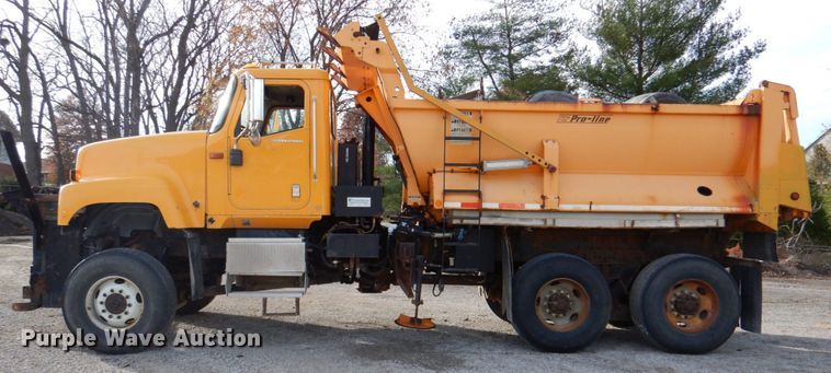 image for item DK1410 2003 International 5500i  dump truck