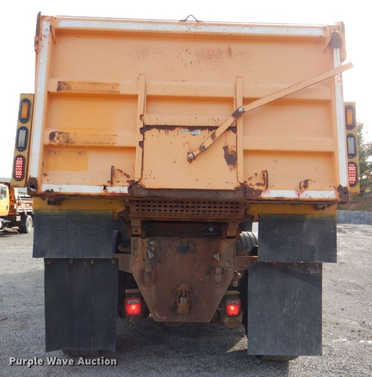 image for item DK1410 2003 International 5500i  dump truck