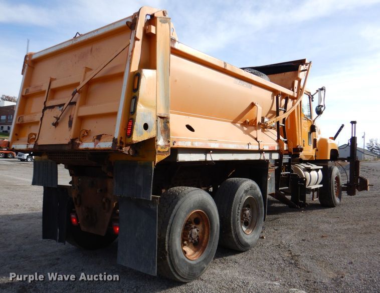 image for item DK1410 2003 International 5500i  dump truck