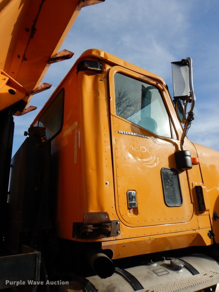 image for item DK1410 2003 International 5500i  dump truck