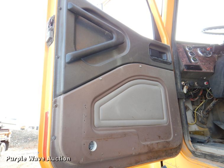 image for item DK1410 2003 International 5500i  dump truck