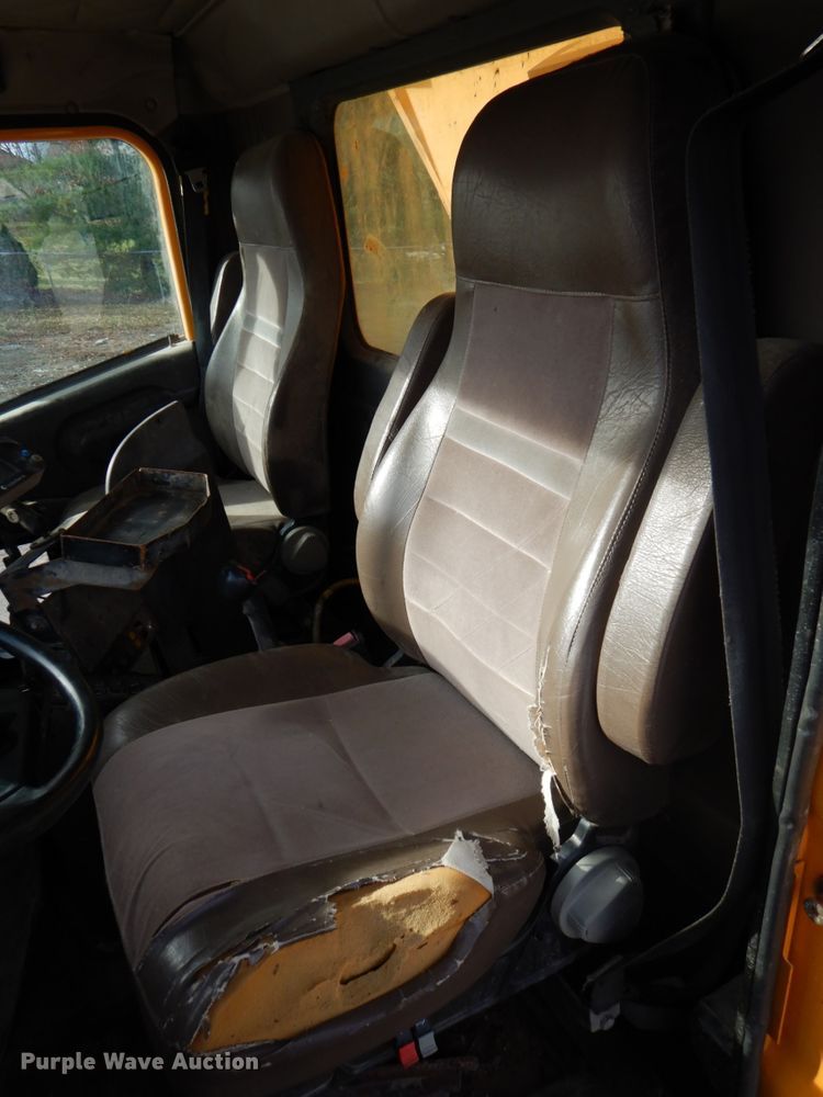 image for item DK1410 2003 International 5500i  dump truck