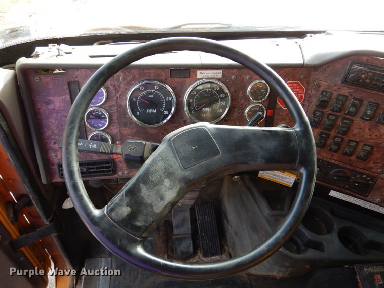 image for item DK1410 2003 International 5500i  dump truck