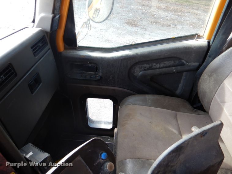 image for item DK1410 2003 International 5500i  dump truck