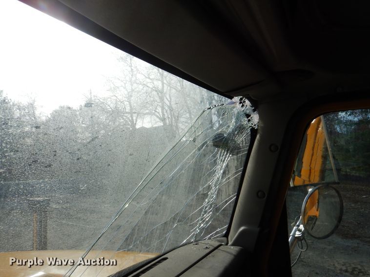 image for item DK1410 2003 International 5500i  dump truck