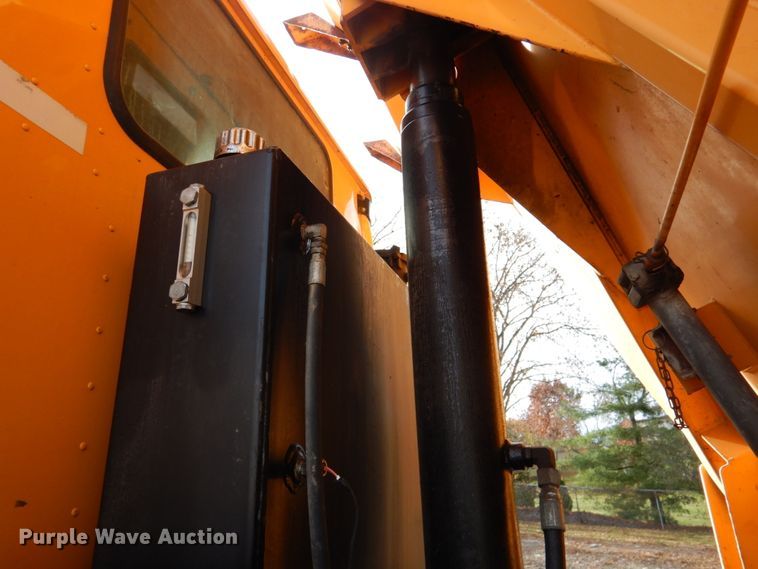 image for item DK1410 2003 International 5500i  dump truck