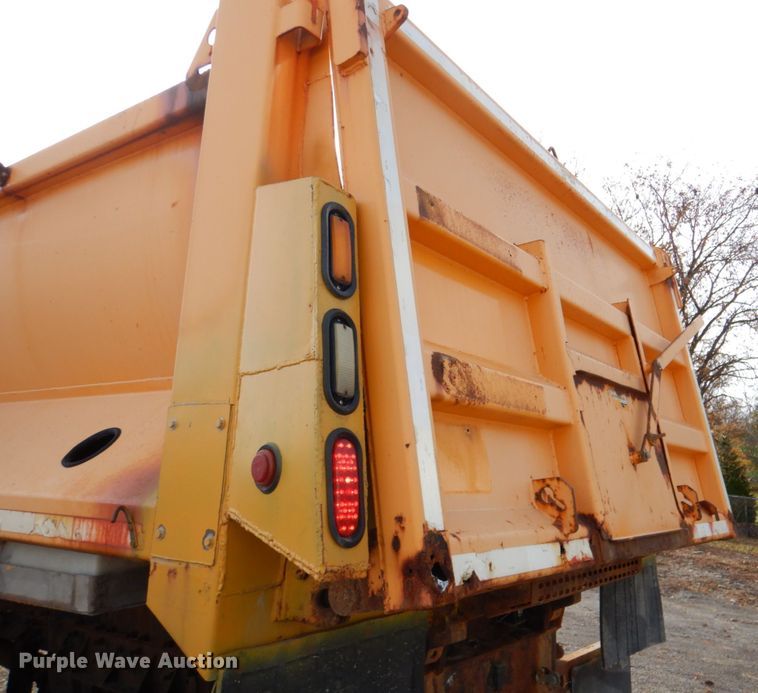 image for item DK1410 2003 International 5500i  dump truck