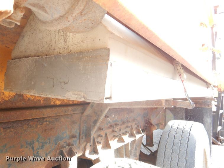 image for item DK1410 2003 International 5500i  dump truck
