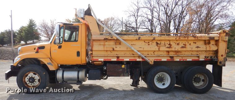 image for item DK1411 2007 International 7400  dump truck