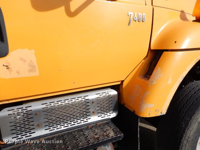 image for item DK1411 2007 International 7400  dump truck