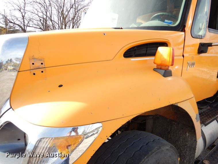 image for item DK1411 2007 International 7400  dump truck