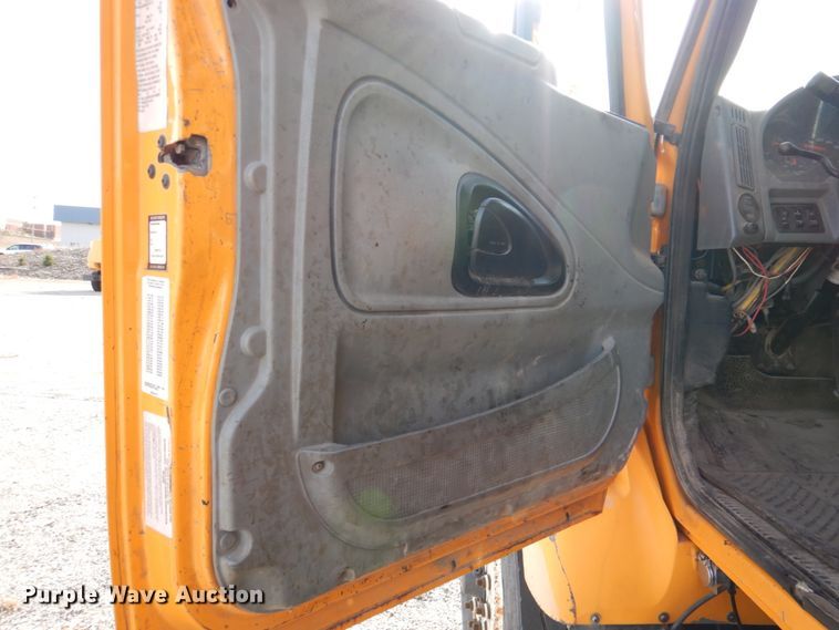 image for item DK1411 2007 International 7400  dump truck