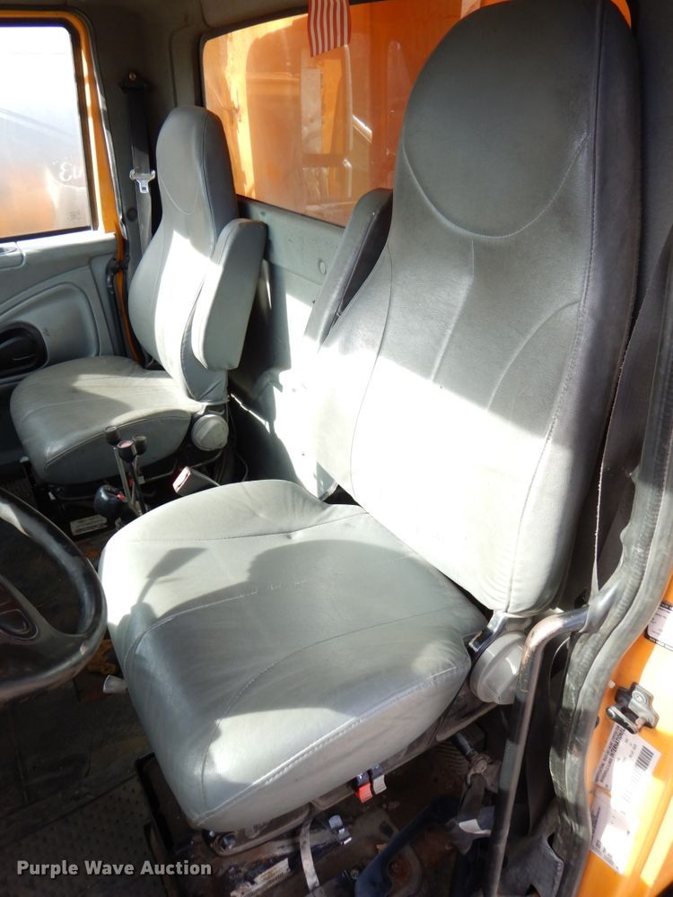 image for item DK1411 2007 International 7400  dump truck