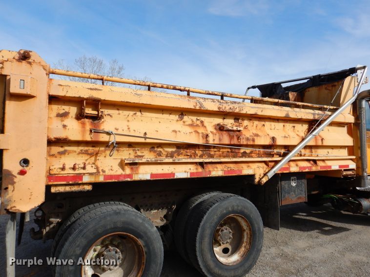 image for item DK1411 2007 International 7400  dump truck