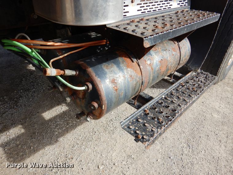 image for item DK1411 2007 International 7400  dump truck