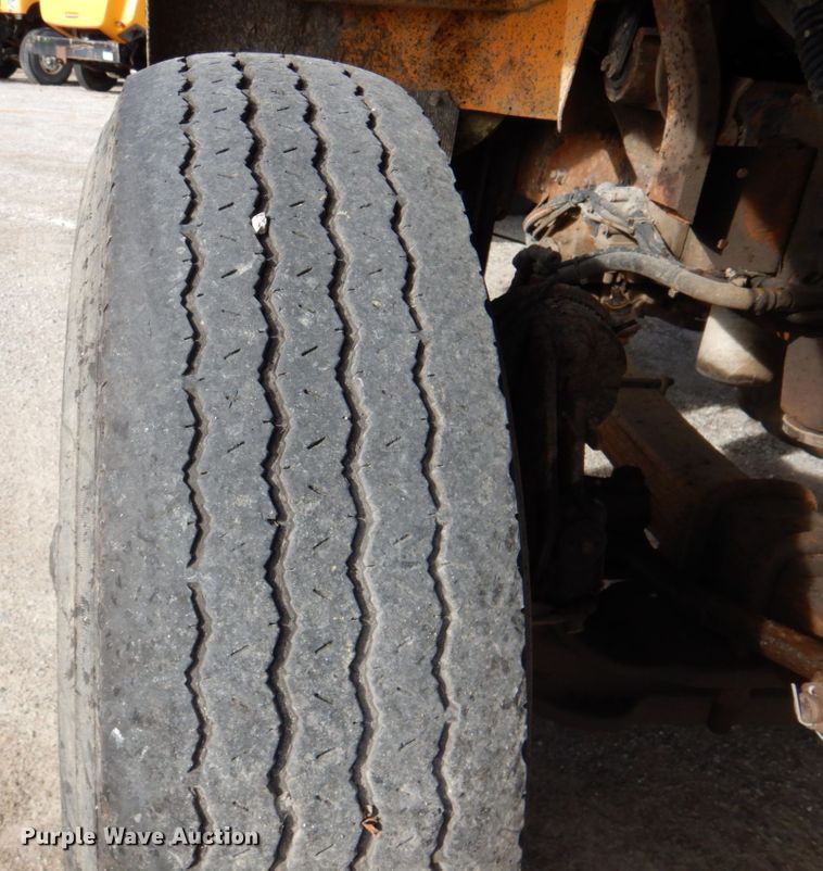 image for item DK1411 2007 International 7400  dump truck