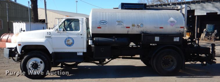 image for item DK1469 1994 Ford F700  oil distributor truck