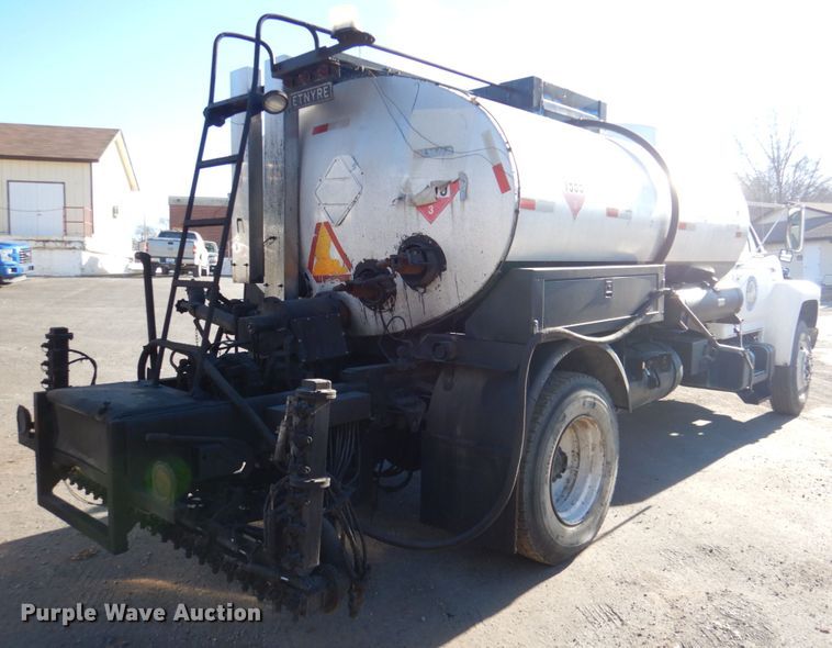 image for item DK1469 1994 Ford F700  oil distributor truck