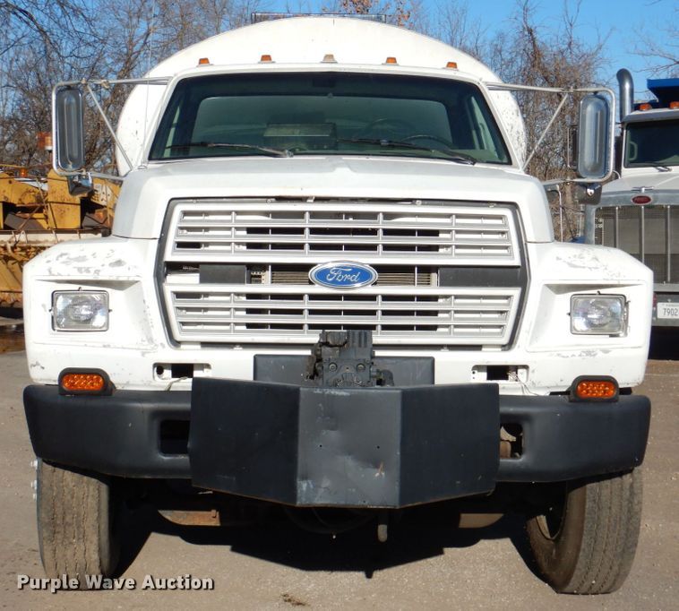 image for item DK1469 1994 Ford F700  oil distributor truck