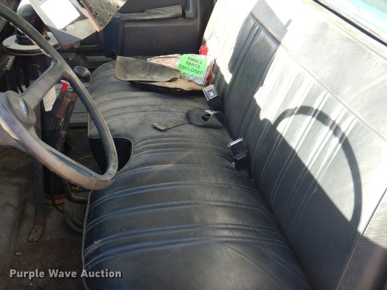 image for item DK1469 1994 Ford F700  oil distributor truck