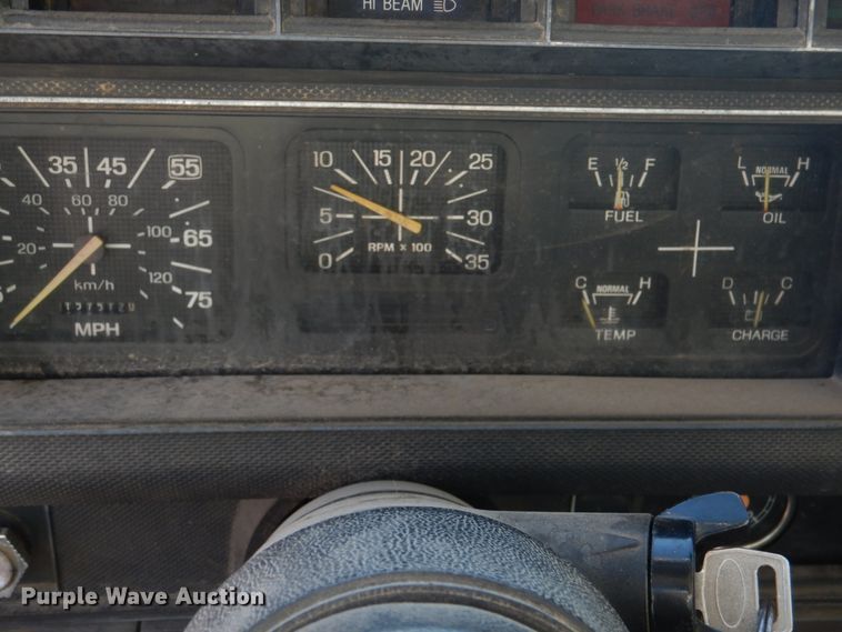 image for item DK1469 1994 Ford F700  oil distributor truck