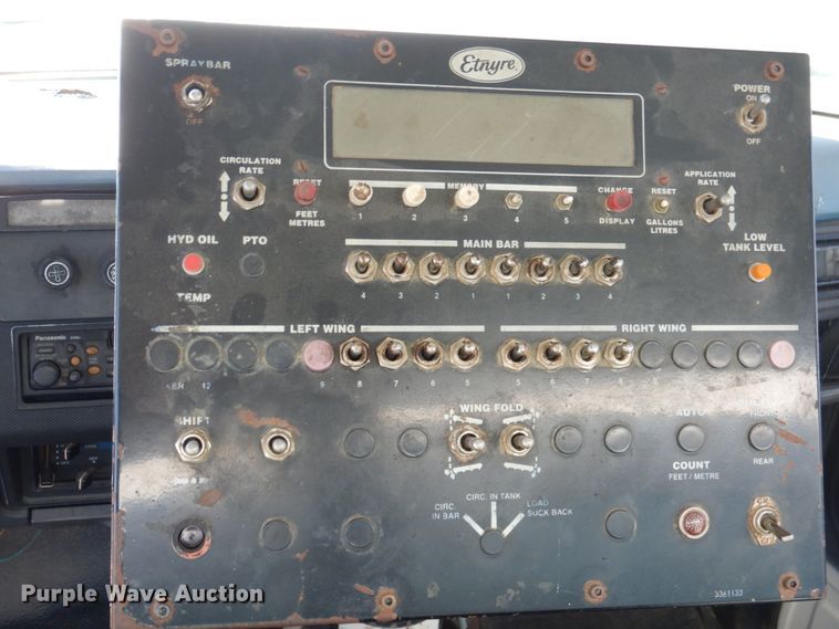 image for item DK1469 1994 Ford F700  oil distributor truck