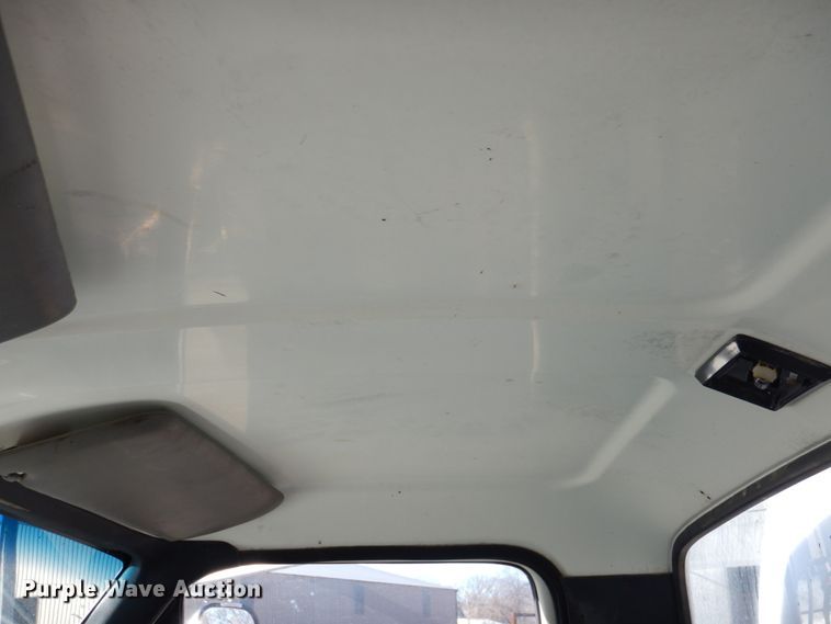 image for item DK1469 1994 Ford F700  oil distributor truck