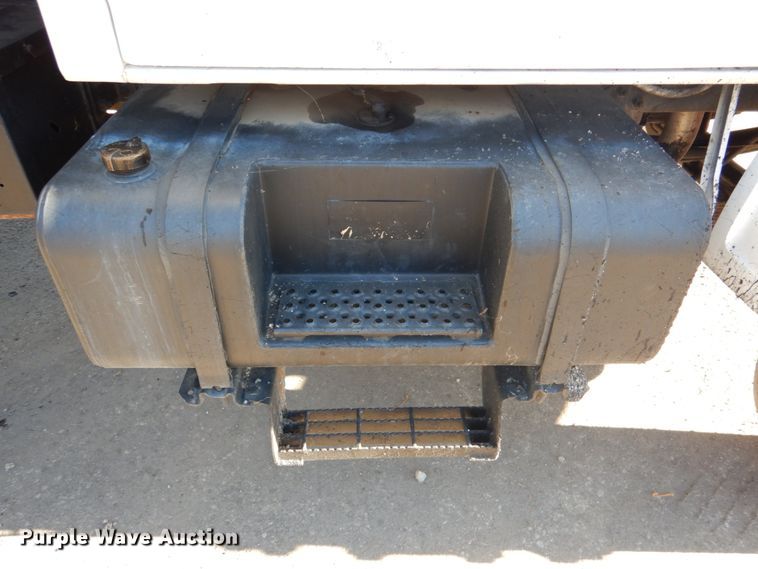 image for item DK1469 1994 Ford F700  oil distributor truck