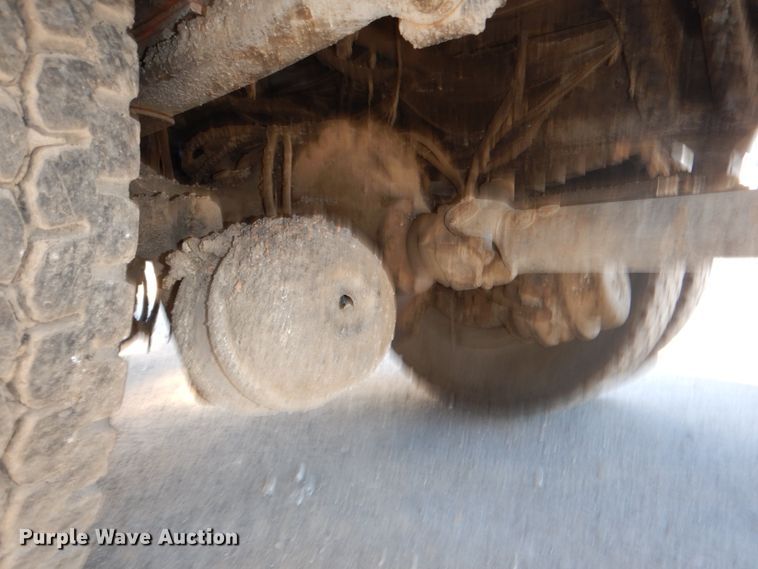 image for item DK1469 1994 Ford F700  oil distributor truck