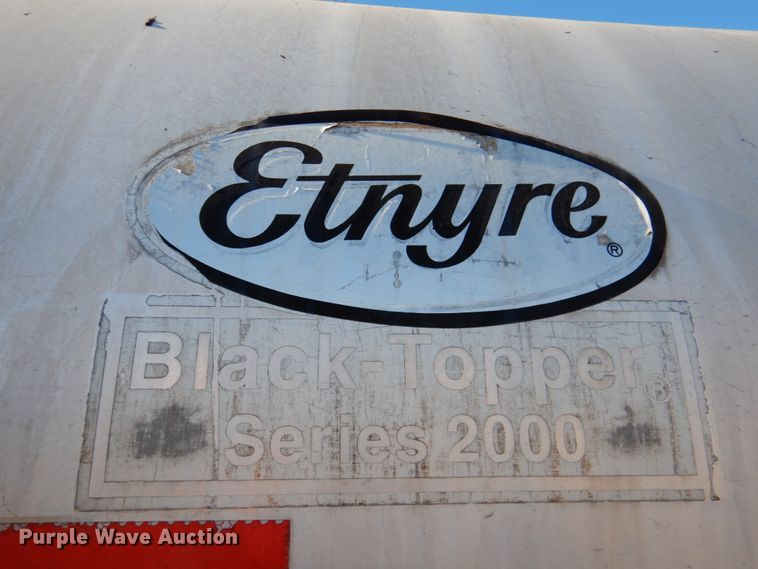 image for item DK1469 1994 Ford F700  oil distributor truck