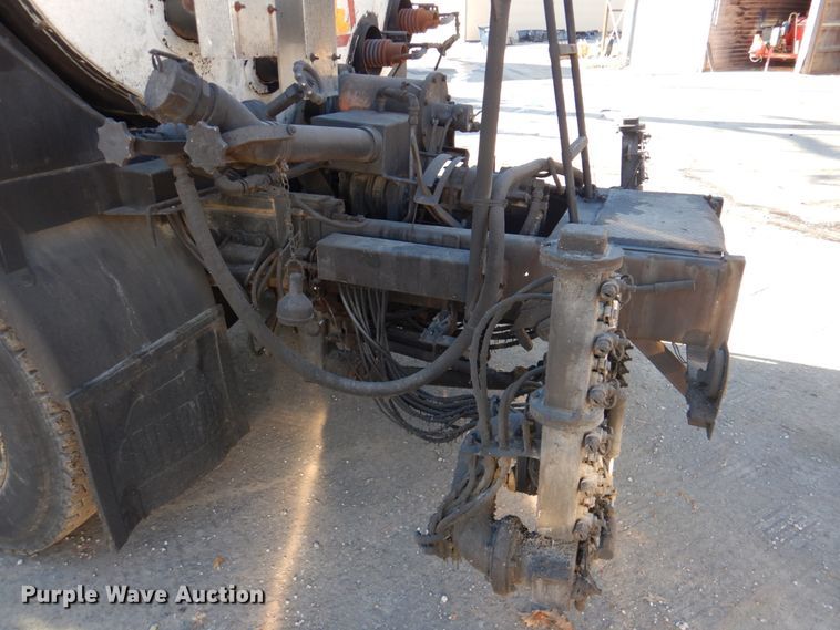 image for item DK1469 1994 Ford F700  oil distributor truck